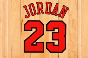 米兰体育-西亚卡姆回归首秀引爆全场，连败终结，惊艳状态让RNG观众沸腾